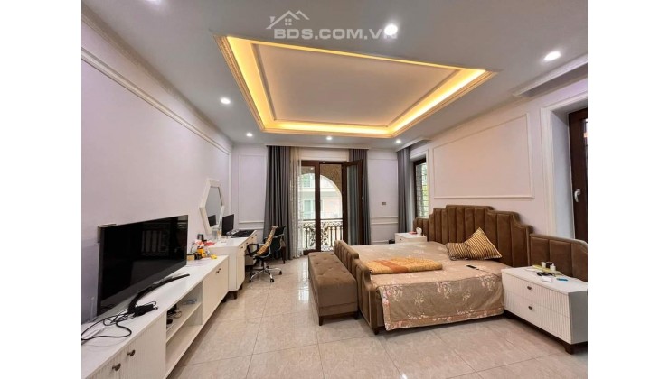 Bán nhà phố Hoàng Như Tiếp, 52m2, cách một nhà ra mặt phố, 3 thoáng, nhỉnh 6 tỷ.